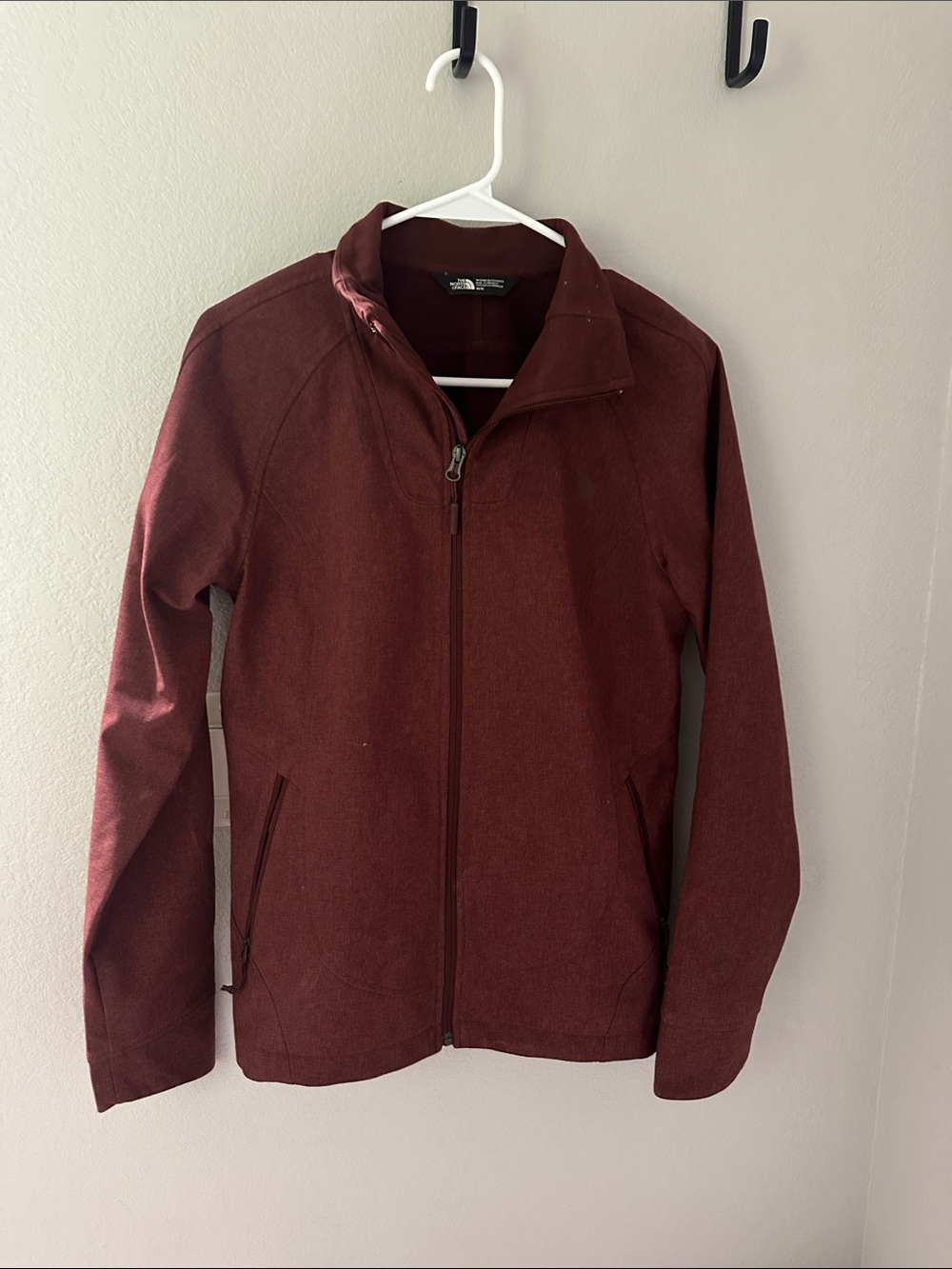 The North Face Women’s Maroon Full-Zip Lightweight Jacket